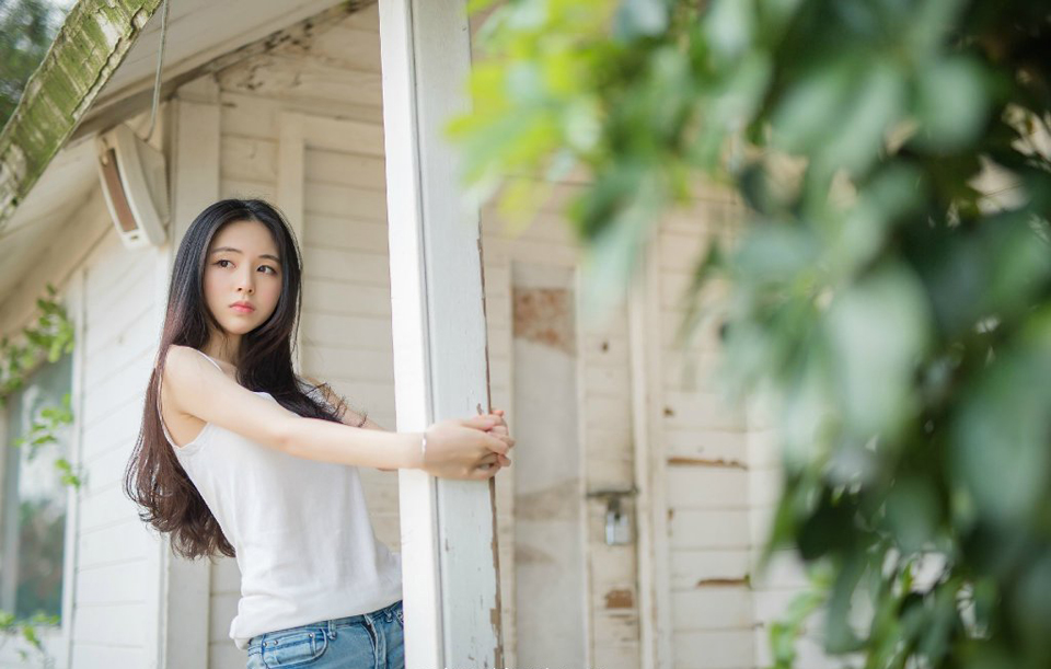 “不成功，便成仁。”吕布默默地点了点头，看了贾诩一眼，叹了口气：“虽然无法认同，至少我们做不到，但这种人，的确让人敬佩，传我命令，让礼部在周瑜葬礼之上，送一份礼物过去，表达一下我军对周瑜的敬意。”